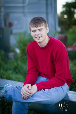 senior pictures next to a grain bin in Gibbon minnesotan 