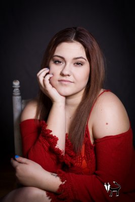 dramatic flattering senior portraits in studio, red fox photography gibbon mn