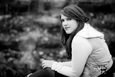 black and white on location senior pictures, new ulm mn